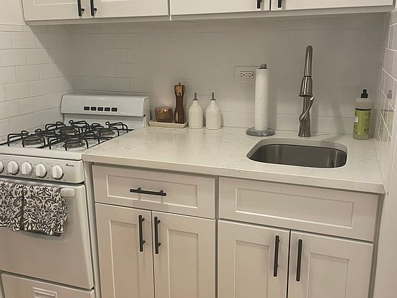 4th image of 20 Jane St APT 3D