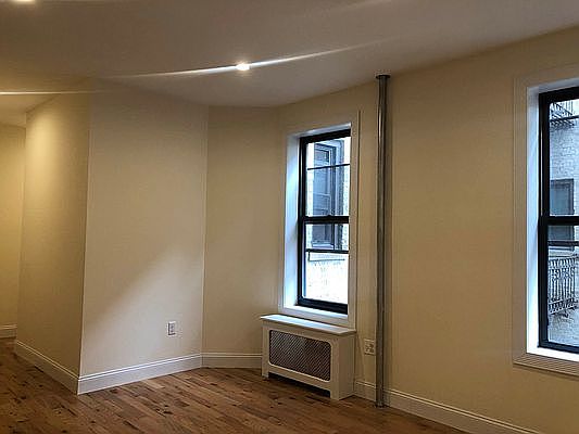 5th image of 170 Nagle Ave #507A