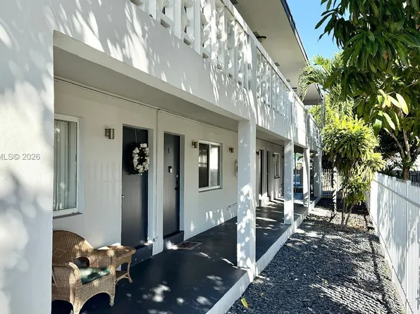 42 SW 14th St #101, Dania, FL 33004