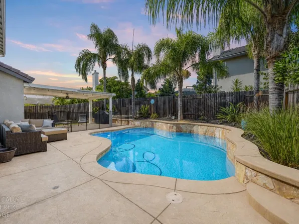 240 Farmington Cir