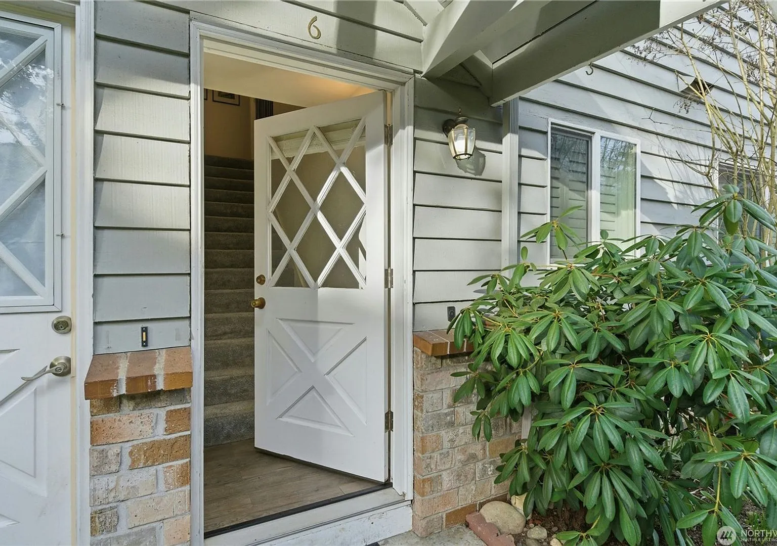 2Bd/1.25Ba Edmonds Condo — Photo 2