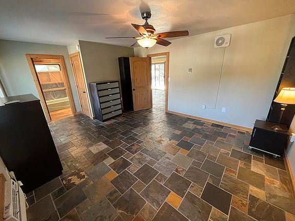 4th image of 704 N Granite Dr