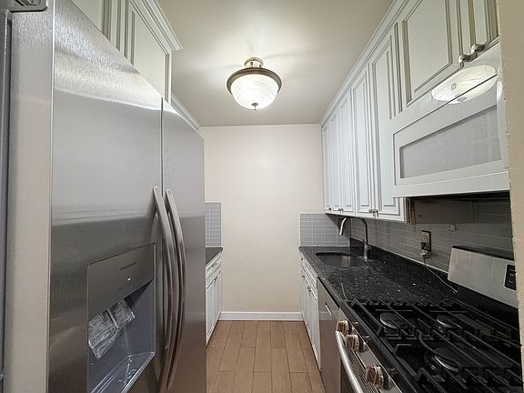 4th image of 1029 Kelly St Floor 2