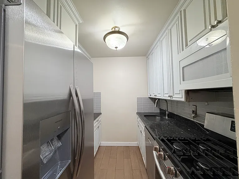 1029 Kelly St #2 — Photo 4