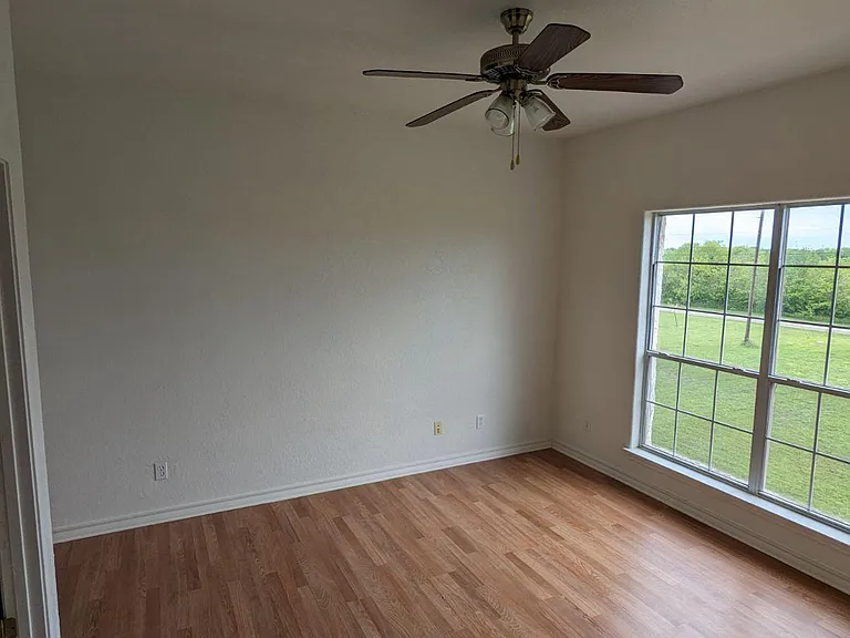 866 Lakeview Dr — Photo 7