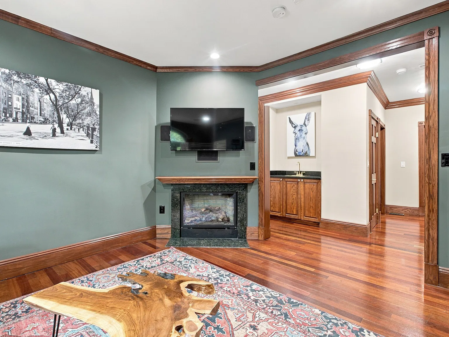 4 bed, 999 sqft, $4,500 — Photo 3