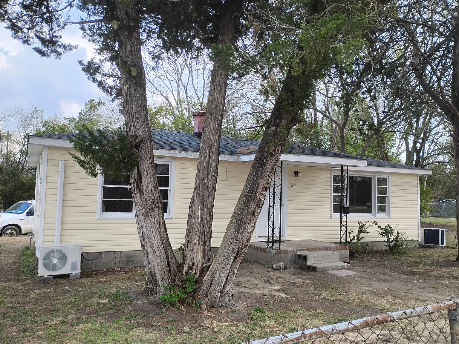 3 bed, 1450 sqft, $900 — Photo 3