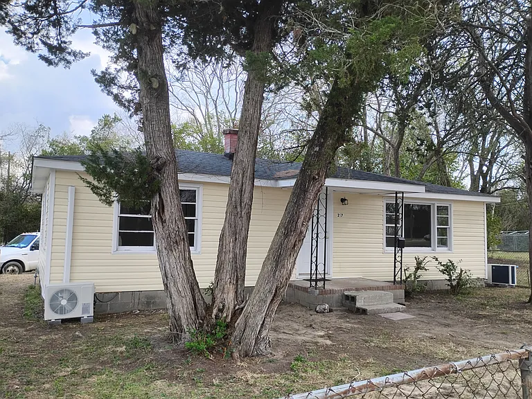 217 Acl Ave — Photo 3