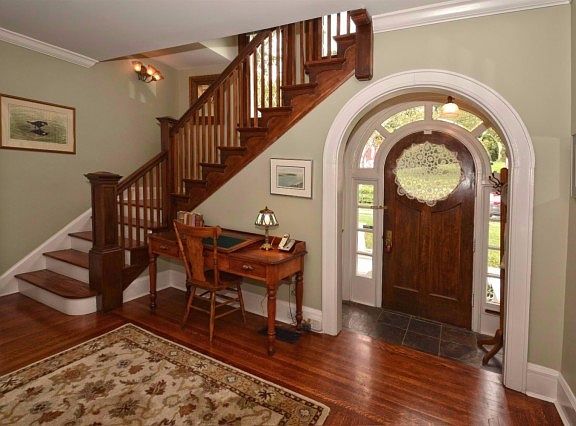 2nd image of 10 Burton Woods Ln