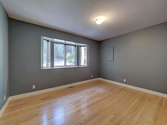 5th image of 7629 Redrooffs Rd