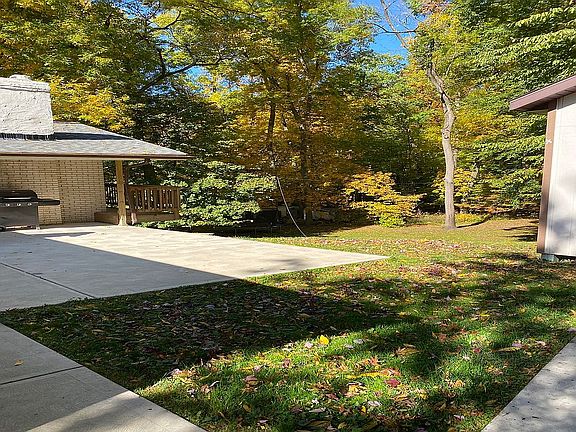 4th image of 1063 Shepard Hills Blvd