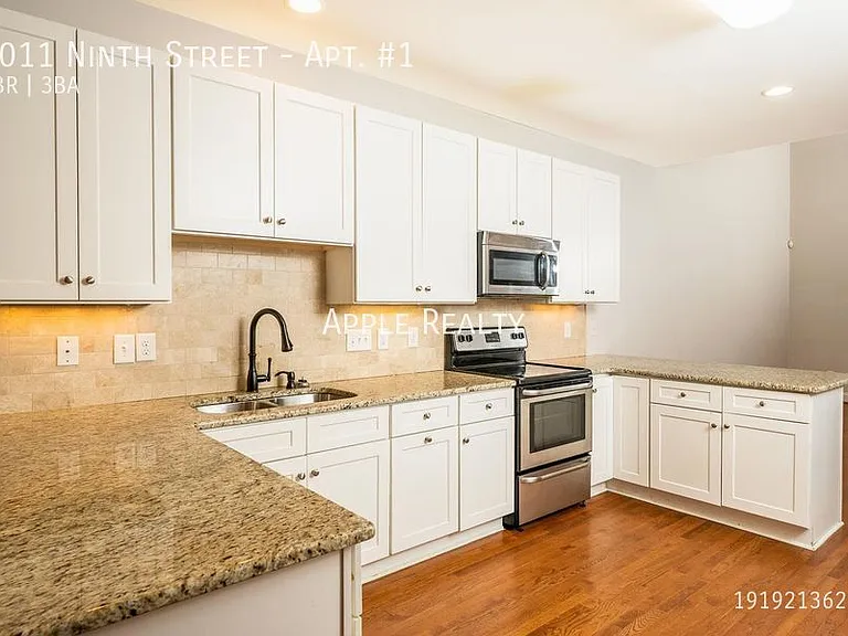 1011 9th St #1 — Photo 2