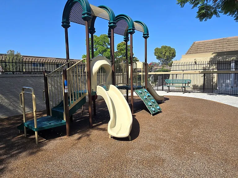 18229 Olympic Ct — Photo 26