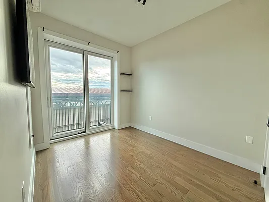 Rented by ERNY LLC | media 7