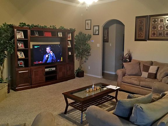 4th image of 408 Leo Ln