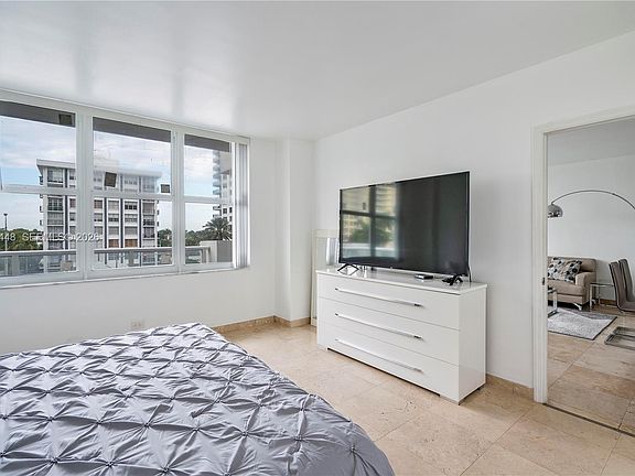 4th image of 5601 Collins Ave APT 423
