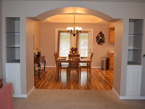 3rd image of 815 Columbine Cir
