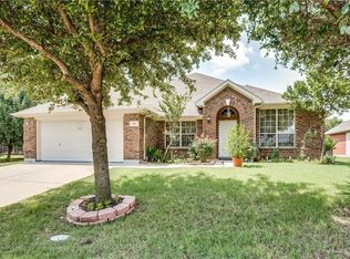 807 Fleetwood Cove Dr, Grand Prairie, TX 75052