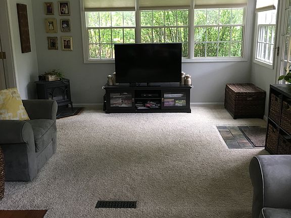 3rd image of 173 Huxley Dr