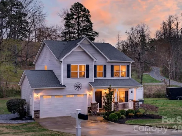 1002 Wellington Ct, Lenoir, NC 28645