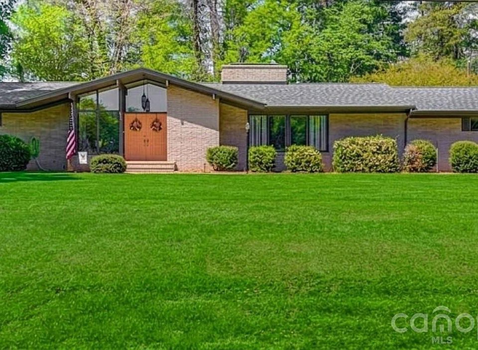 1st image of 2512 Sunnycrest Dr