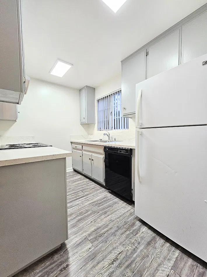2 bed, 1.5 bath, 900 sqft, $2,995 — Photo 3