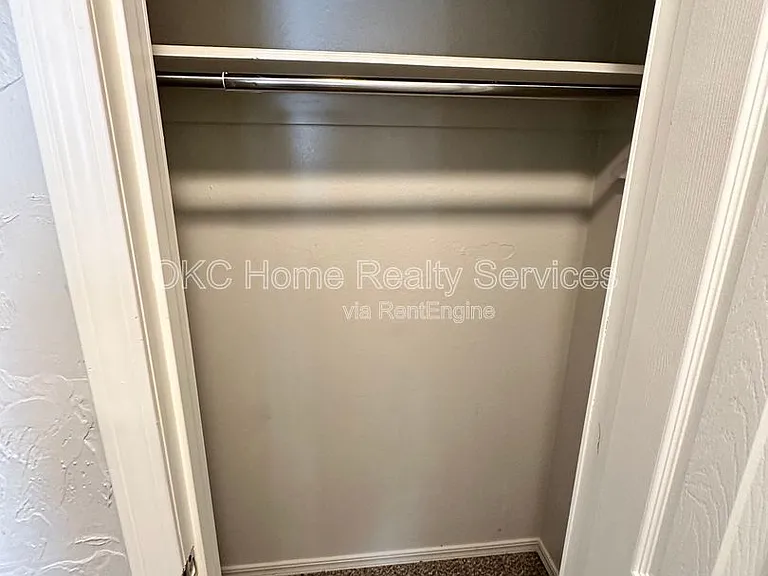 8417 S Villa Ave — Photo 21