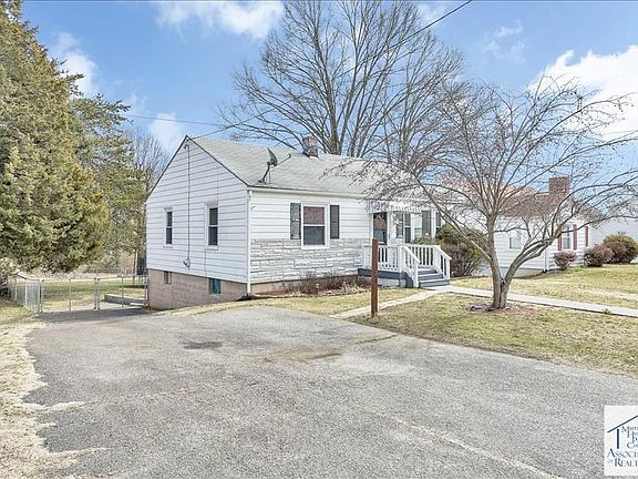 2nd image of 122 Alma Blvd