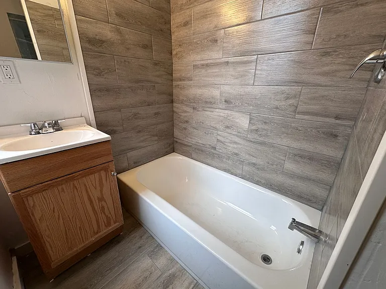 132 Charles St — Photo 12