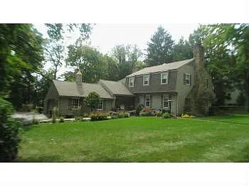 1101 Woodland Rd photo 1