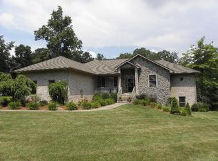 121 Oakwood Cir, Beaver, WV 25813