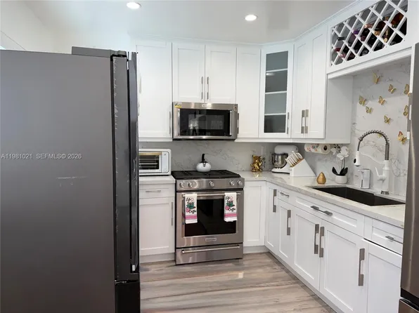 2250 NW 196th St, Miami Gardens, FL 33056