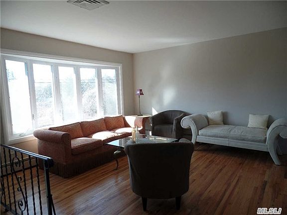 3rd image of 89 Earl St