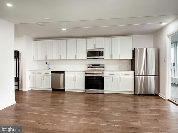 3rd image of 3900 Ford Rd APT 20