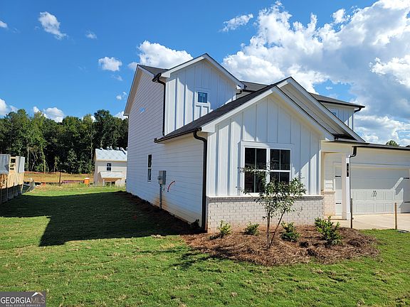 3rd image of 16 Sanborne View Dr