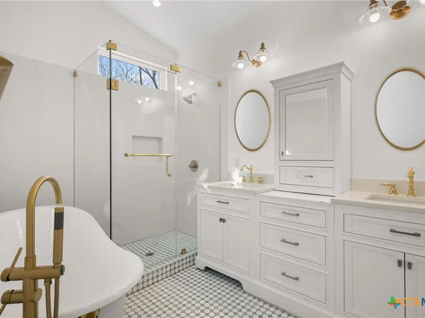 1019 W 4th St, Taylor, TX 76574