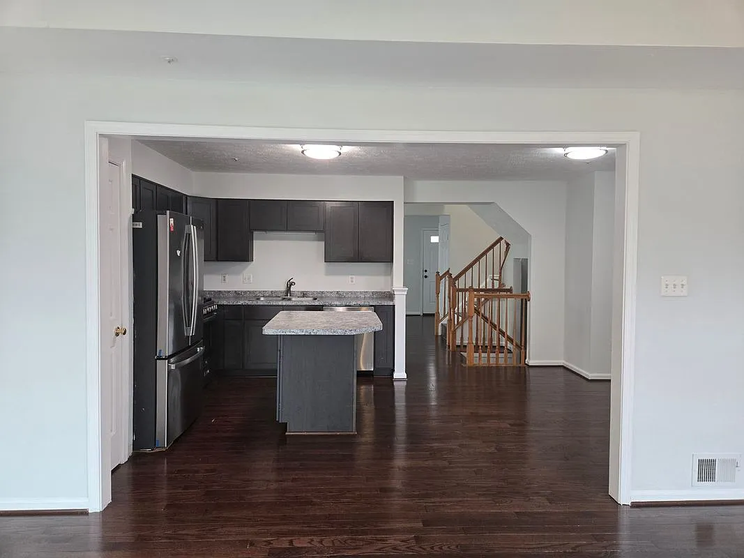 4 bed, 3.5 bath, 1994 sqft, $2,595 — Photo 4