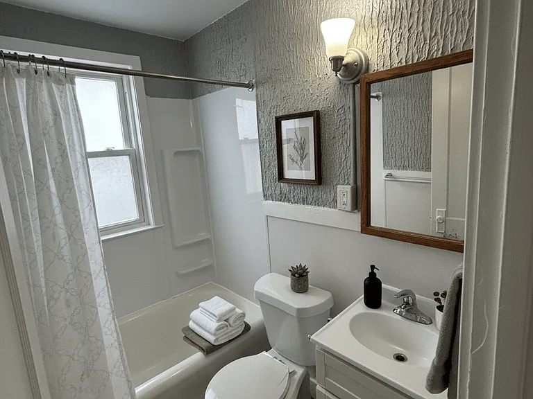 Hertel Avenue Apartments (old) — Photo 13