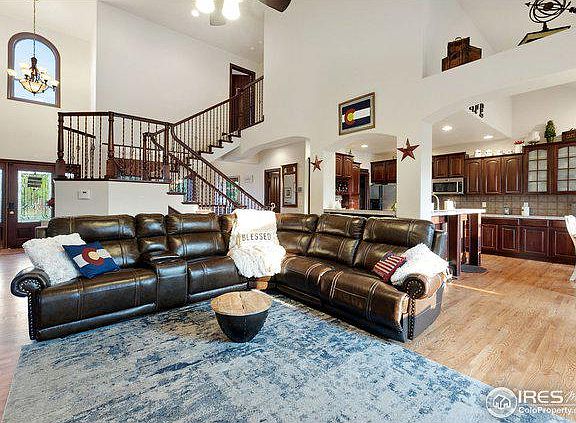 4th image of 2005 61st Ave