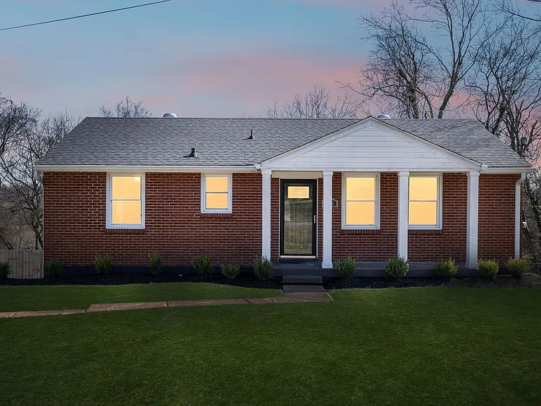 833 Rose Park Dr — Photo 3
