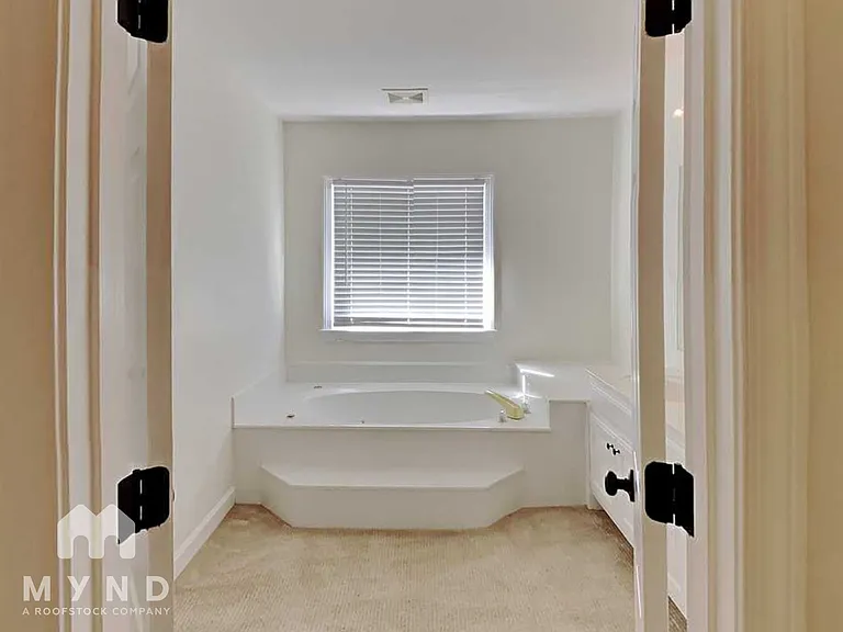 4601 Lake Village Dr — Photo 13