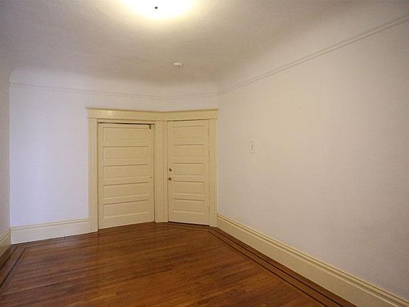 3rd image of 726 Green St