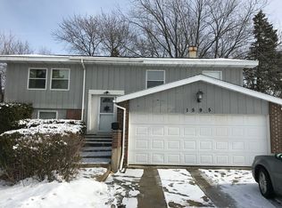 1595 Kingsdale Rd, Hoffman Estates, IL 60169