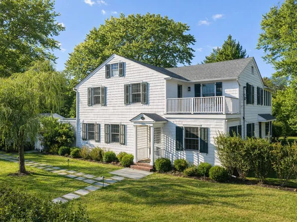 5 Hulse St, Bellport Village, NY 11713