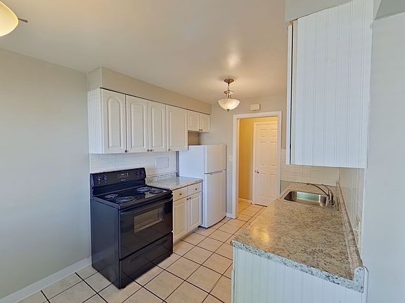 3rd image of 27580 Euclid Ave APT 2