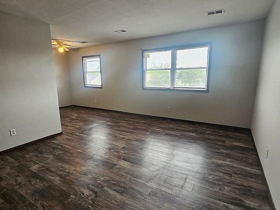 3rd image of 710 W 63rd St APT 6