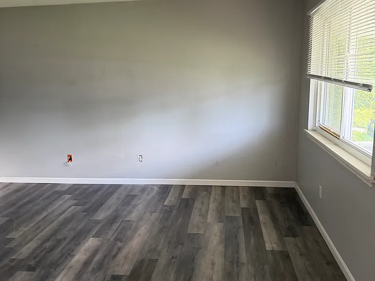 27036 Vance St — Photo 11