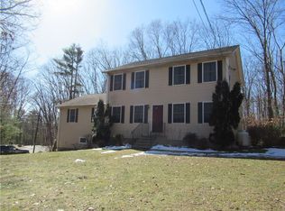 416 Log Rd, Smithfield, RI 02917