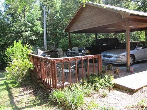 3rd image of 930 Okaloosa Rd
