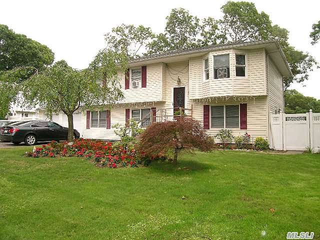 1st image of 23 Leeds Blvd